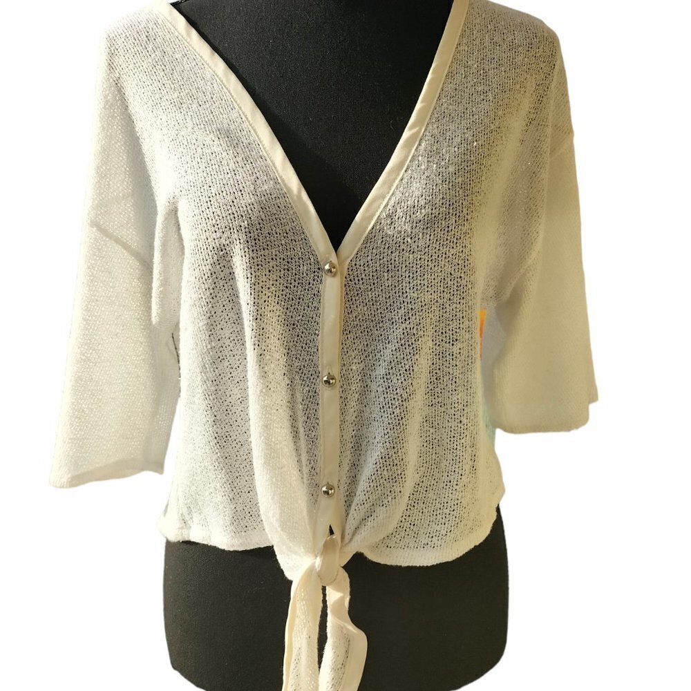 (06) True Freedom White Front Tie shirt size Junior L